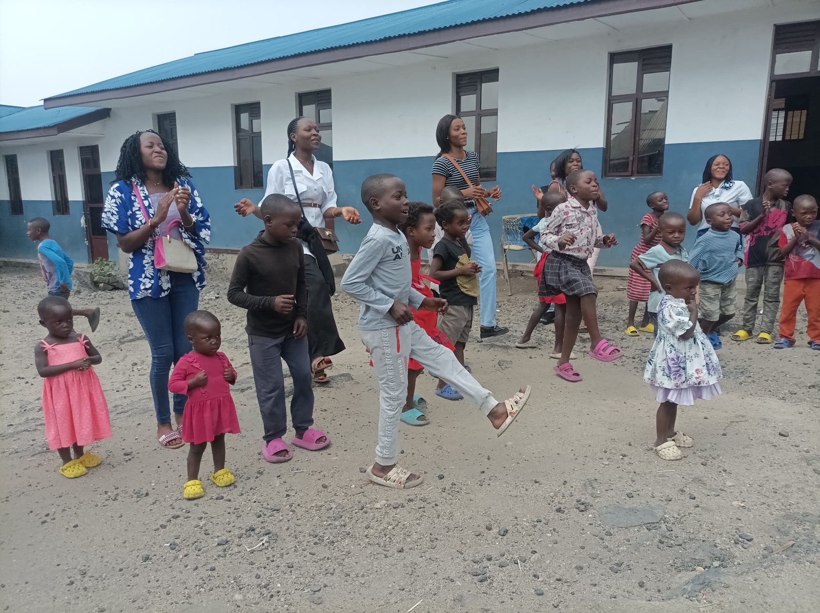 Lève-Moi : Ensemble pour bâtir un refuge d'espoir